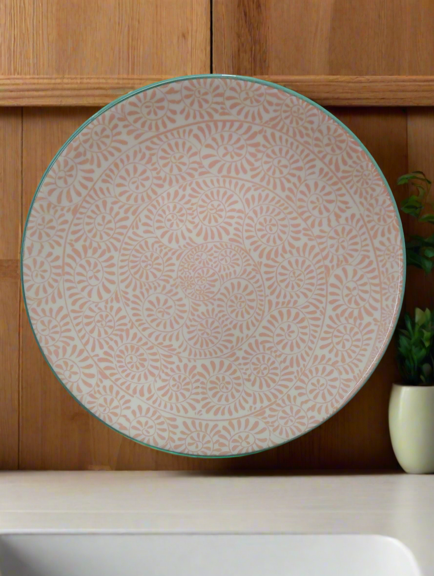 Round decorative plate with a floral pattern 