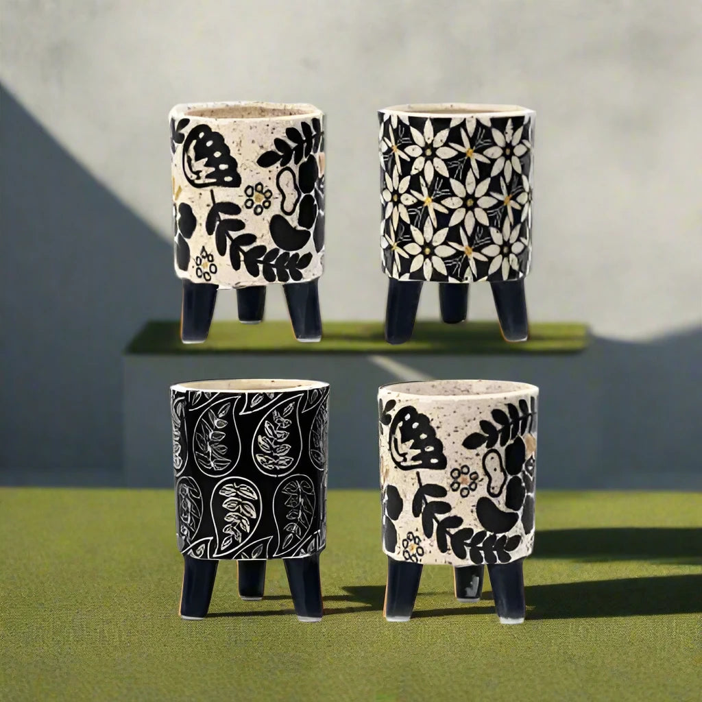 Medium Lower Feet Planter | Decorative Pot