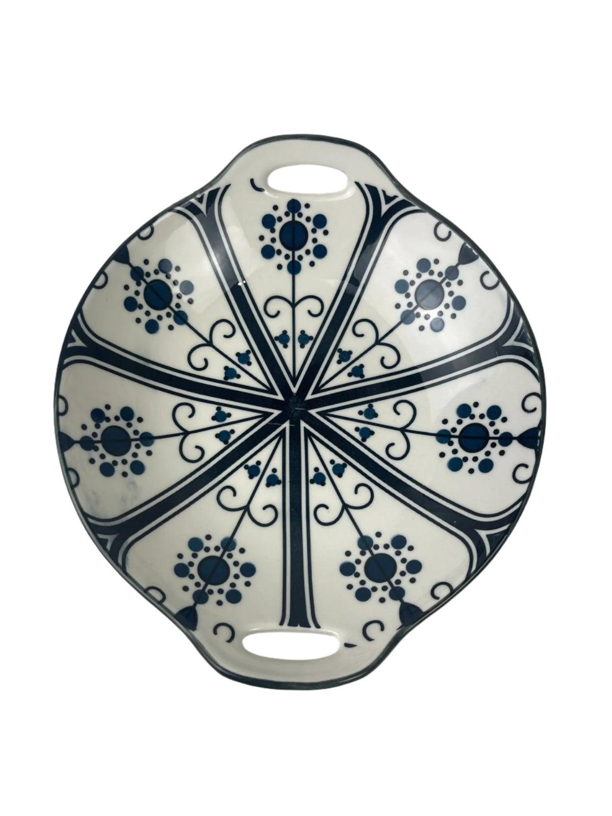 Assorted bowls with handles