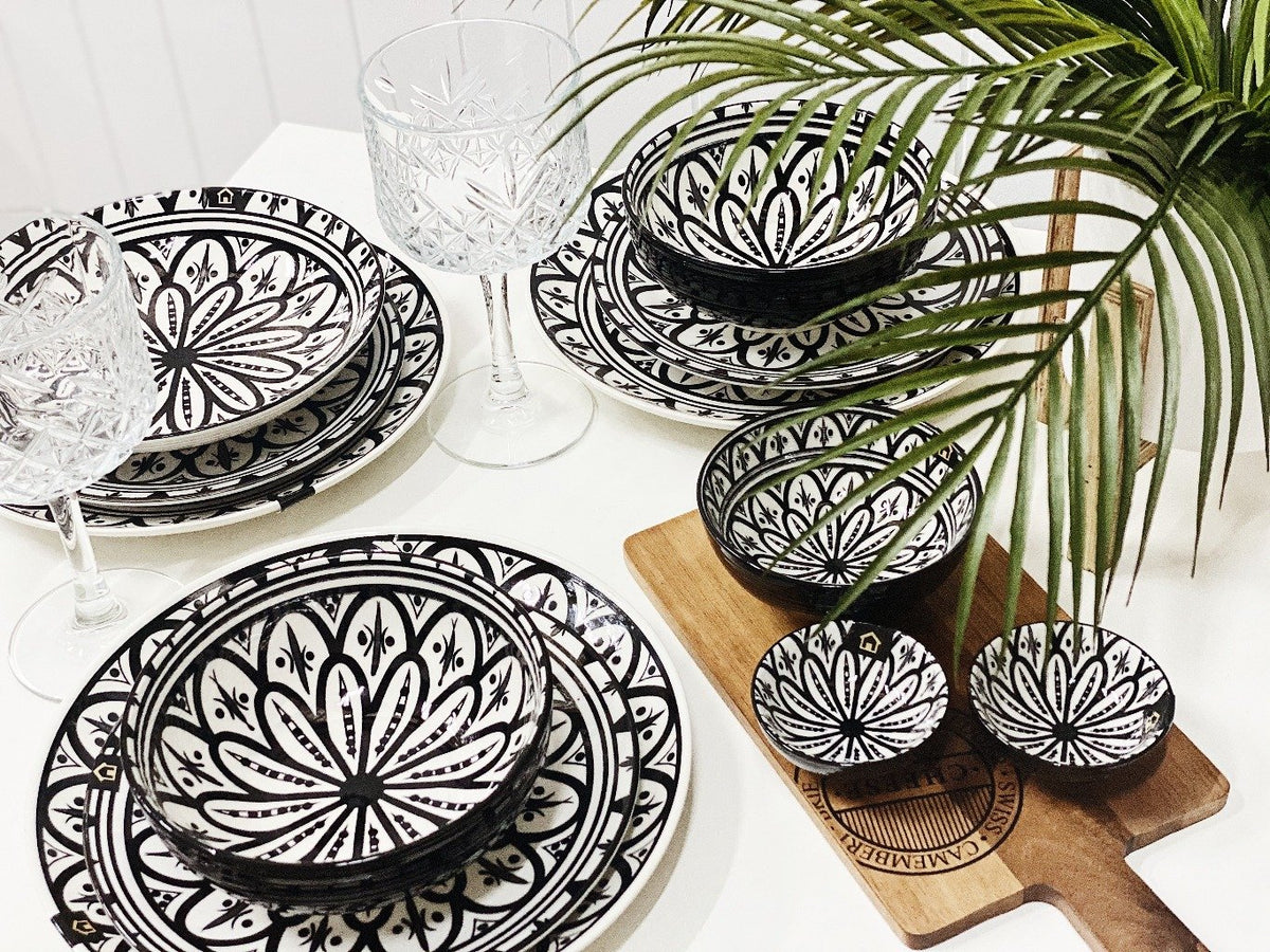 Bring the beautiful patterns of the mediterranean into your dining room with our Casablanca collection. Our Large Casablanca Dinner Plate is perfect for serving dinner or large meals. 27cm in diameter, 2cm in height.| Bliss Gifts &amp; Homewares | Unit 8, 259 Princes Hwy Ulladulla | South Coast NSW | Online Retail Gift &amp; Homeware Shopping | 0427795959, 44541523