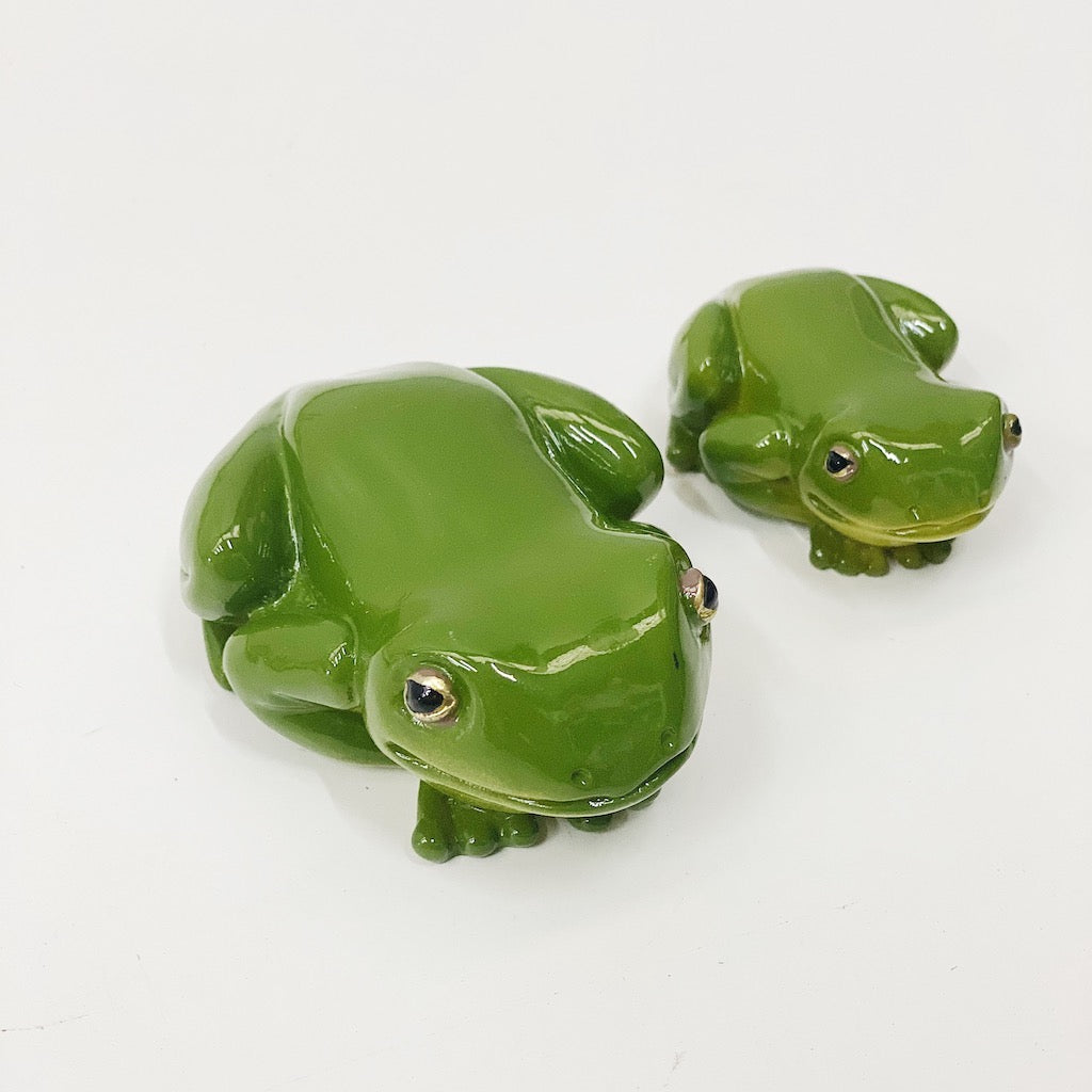 Bring some life to your garden or flower pots with these cute realistic Green Tree Frogs. They will look great placed around your home, garden or in flower pots. Large 8cm Small 5.5cm. Perfect for indoor and outdoor use. Made from Poly Resin. Gloss finish. Shop online. AfterPay available. Australia wide Shipping | Bliss Gifts &amp; Homewares - Unit 8, 259 Princes Hwy Ulladulla - 0427795959, 44541523 