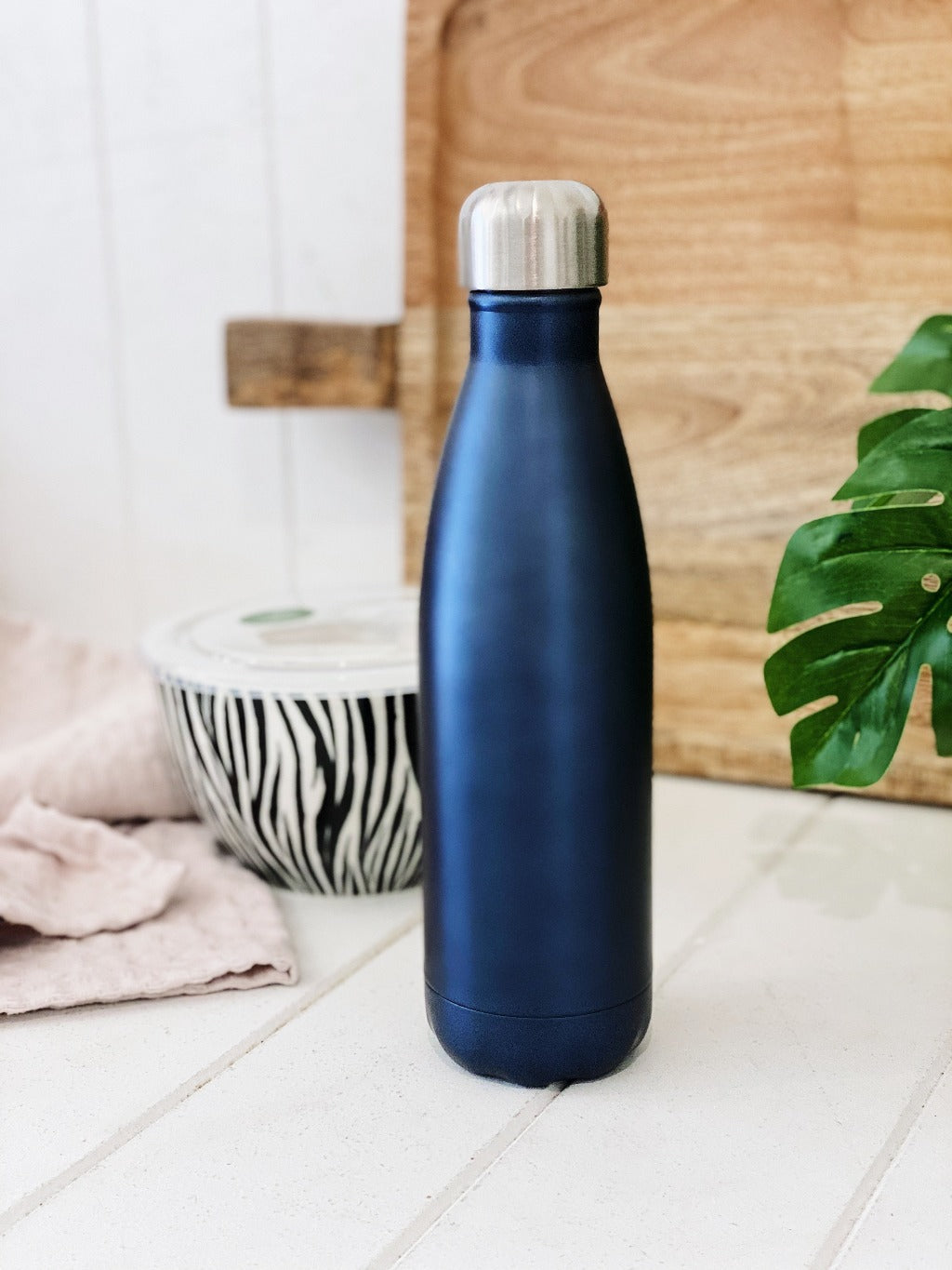 Stay hydrated on-the-go with salt&pepper's 500ml Hydra Water Bottle in Metallic Oceania. Perfect for the office, working out or away on weekend trips, this double-walled vacuumed-insulated stainless-steel bottle will keep your beverages hot or cold for longer.| Bliss Gifts & Homewares | Unit 8, 259 Princes Hwy Ulladulla | South Coast NSW | Online Retail Gift & Homeware Shopping | 0427795959, 44541523