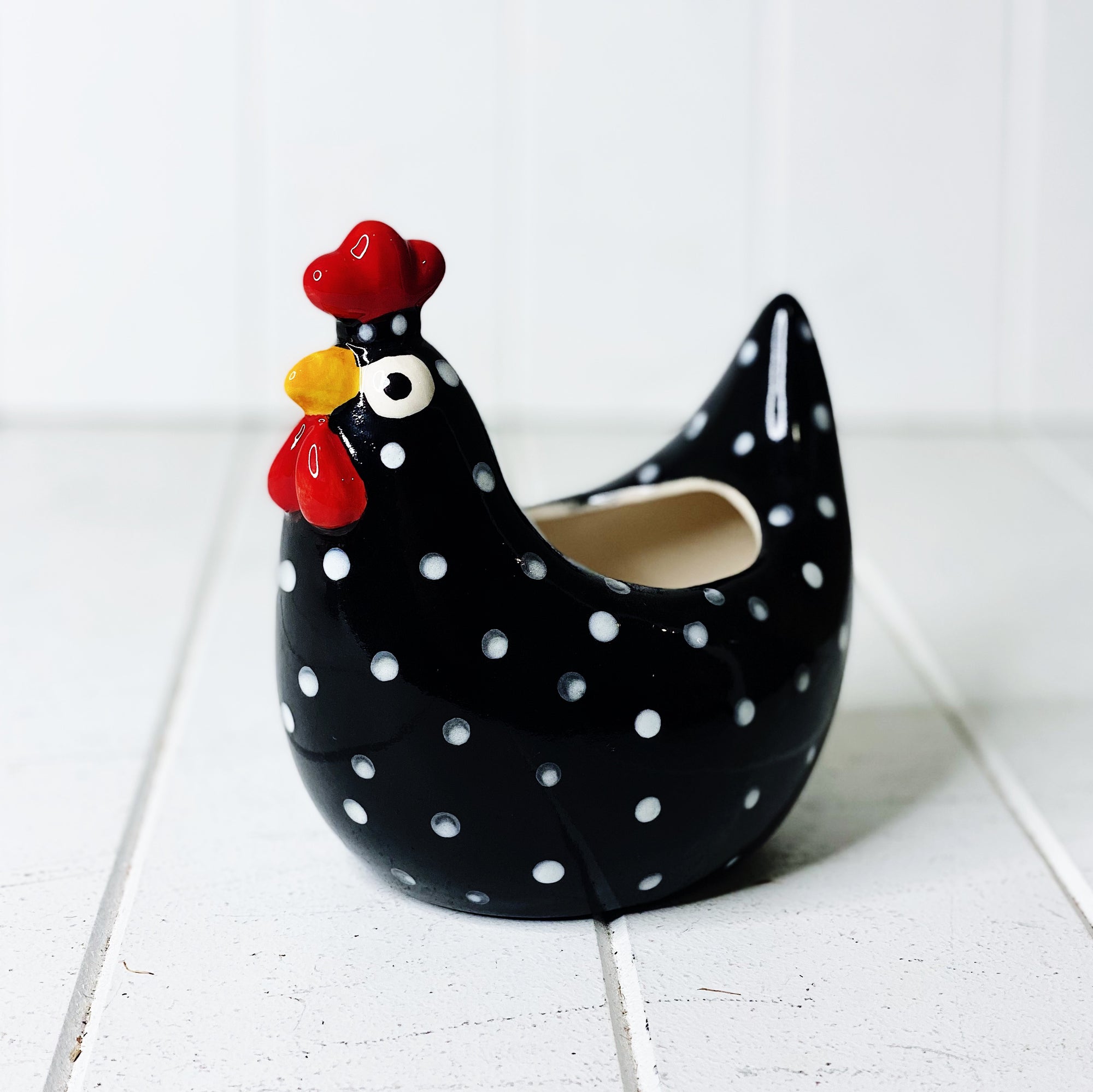 Add some fun to your garden with our Harriott Hen Ceramic Pot. This gorgeous pot is fun and a great addition to any home or garden.| Bliss Gifts & Homewares | Unit 8, 259 Princes Hwy Ulladulla | South Coast NSW | Online Retail Gift & Homeware Shopping | 0427795959, 44541523