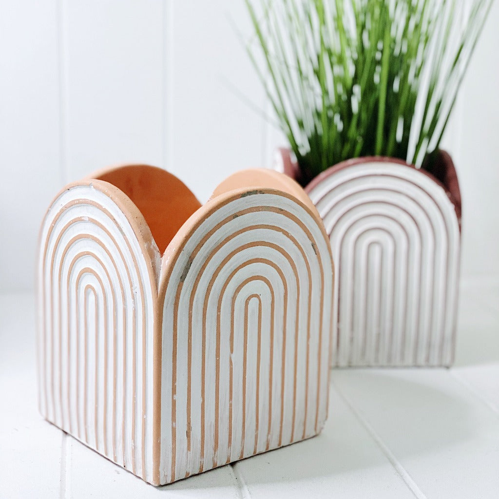With curved rainbow arcs, our Tilly Arch Square Pot is a gorgeous textured planter to set in motion. On trend and generously sized ready for planting with drainage holes. Colours: Mauve & Terracotta. 14.5 x 14.5 x 17cm.| Bliss Gifts & Homewares | Unit 8, 259 Princes Hwy Ulladulla | South Coast NSW | Online Retail Gift & Homeware Shopping | 0427795959, 44541523
