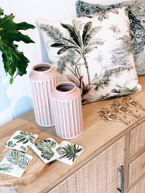 We love the mix of tropical green foliage in this Jungle Resin Coaster - Set of 4! Includes four different designs in each set. 10x10x1cm.| Bliss Gifts & Homewares | Unit 8, 259 Princes Hwy Ulladulla | South Coast NSW | Online Retail Gift & Homeware Shopping | 0427795959, 44541523