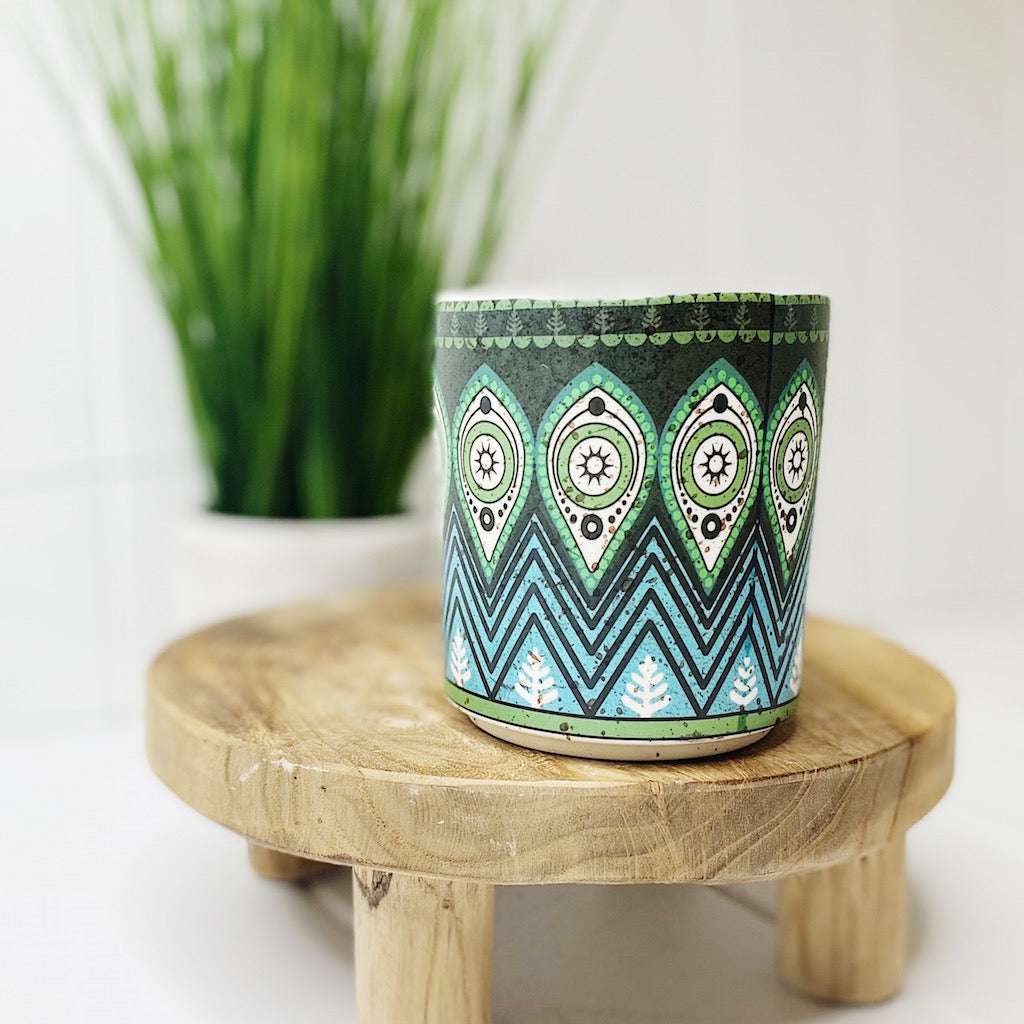 Our beautiful Arabesque round pots will be stand out in any garden or space. With 4 eye catching designs, these pot are sure to make a statement. They will look great on a windowsill or a shelf. 8x8x8.5cm.| Bliss Gifts & Homewares | Unit 8, 259 Princes Hwy Ulladulla | South Coast NSW | Online Retail Gift & Homeware Shopping | 0427795959, 44541523